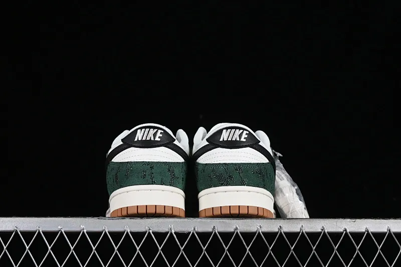 All categories Nk SB Dunk series Nk SB Dunk Low low-top sneakers Nk Dunk Low "Green Snake" white-green snake pattern SB low-top casual sports skateboard shoes FQ8893-397